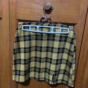 Mini gold/yellow and black SO skirt.